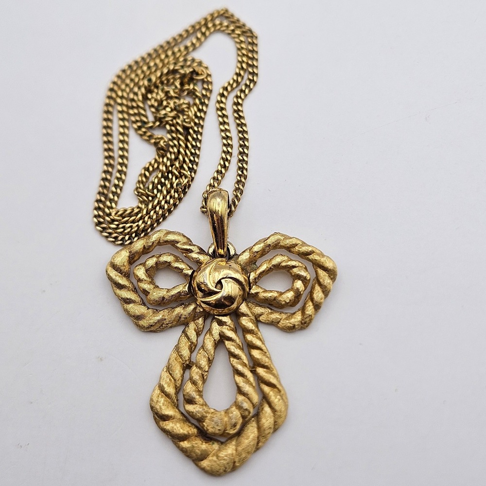 Vintage Crown Trifari Gold Tone Textured Rope Bow Pendant Necklace 24 Inch